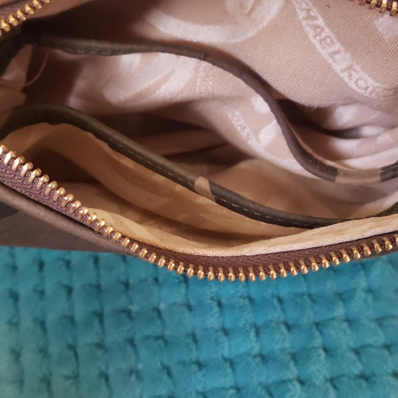 RARE: Mini grayson camo Michael Kors satchel - Picture 8 of 8